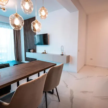 Wave 4 Mamaia Nord Appartement *