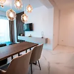 Wave 4 Mamaia Nord דירה *